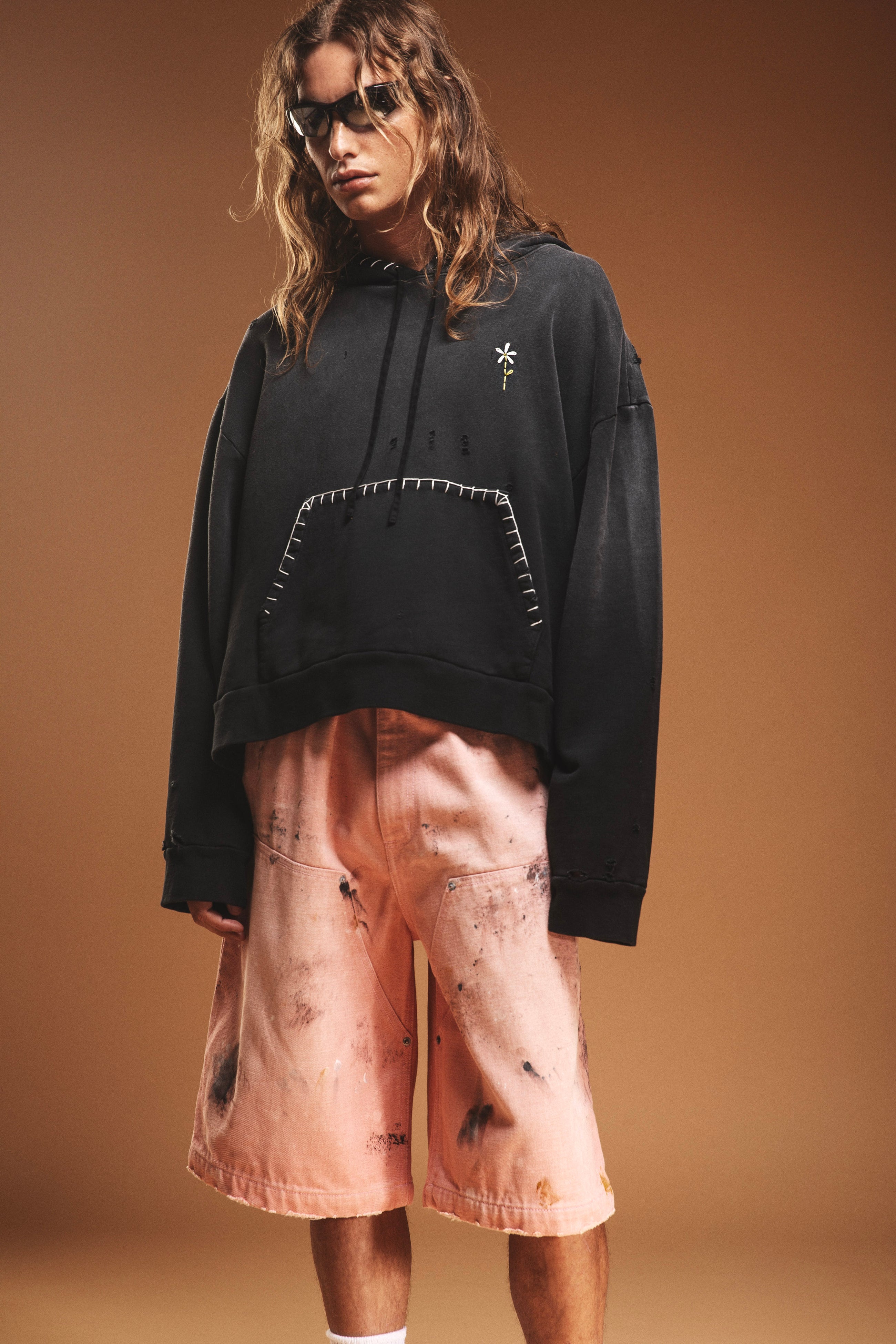 BLACK DISTRESSED FLOWER SWEATSHIRT