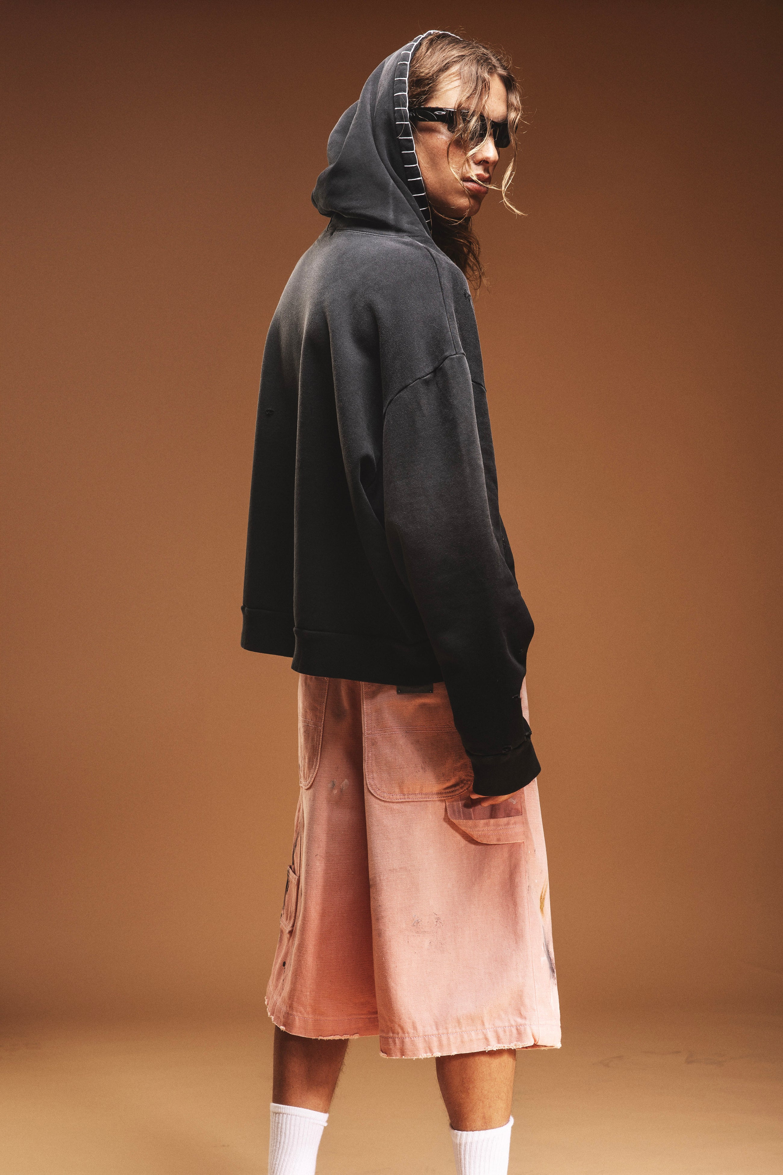 BLACK DISTRESSED FLOWER SWEATSHIRT