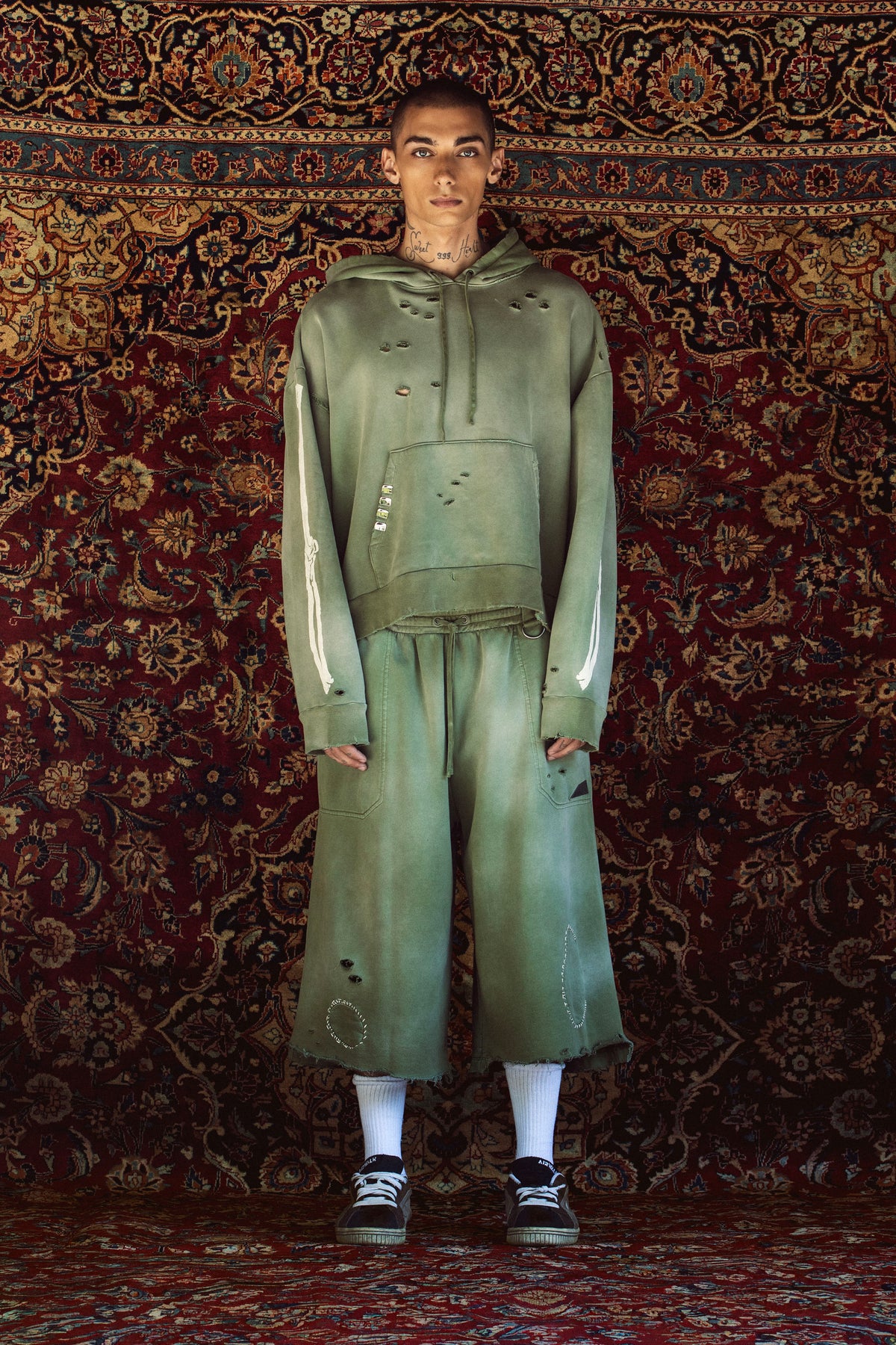 THRASHED SWEAT SHORTS IN GREEN