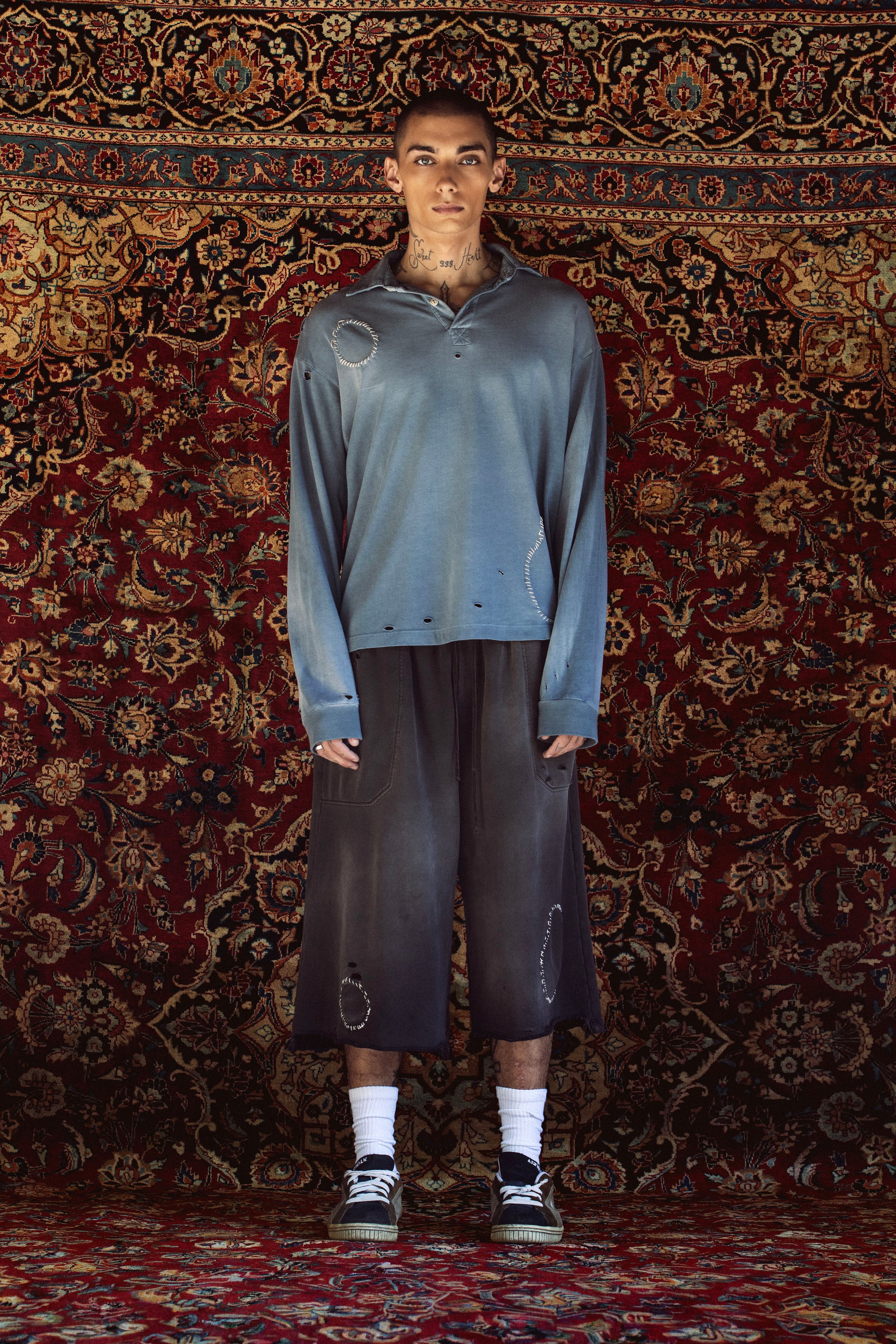 THRASHED SWEAT SHORTS IN BLACK