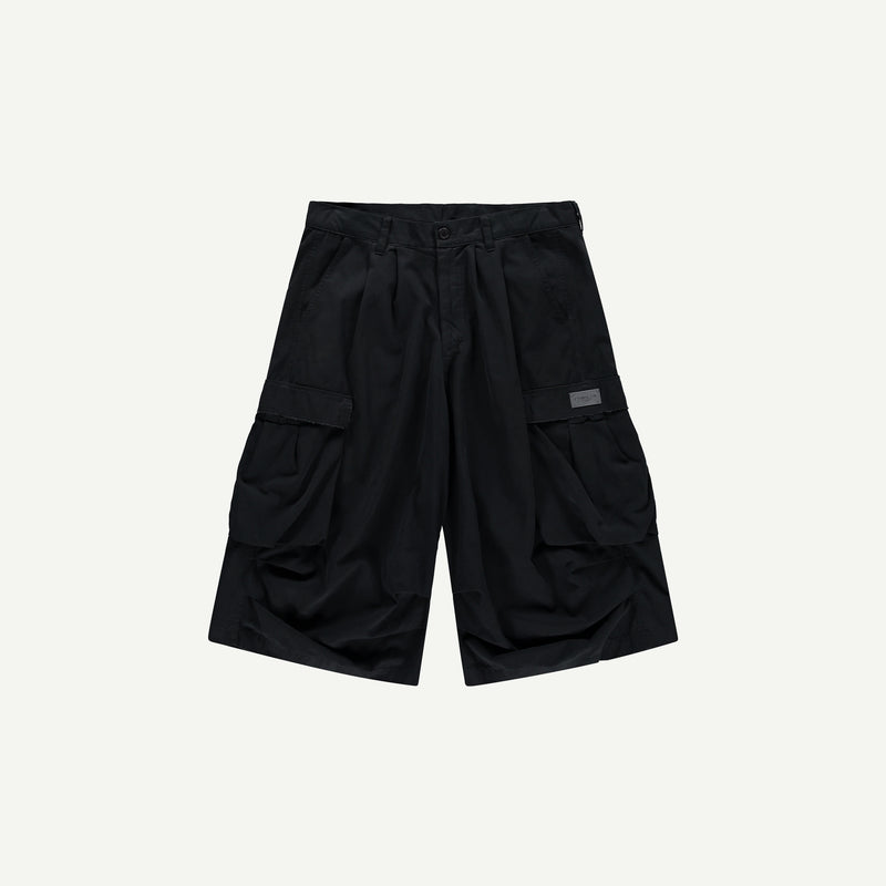 OVERSIZED CARGO SHORTS IN BLACK
