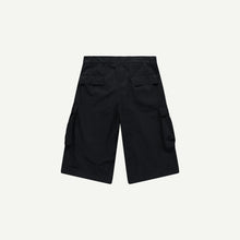 OVERSIZED CARGO SHORTS IN BLACK